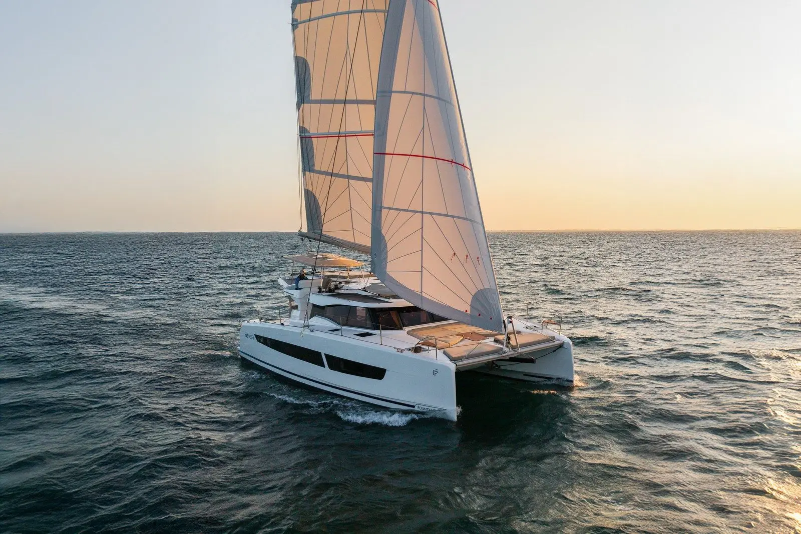 Fountaine Pajot FP 41 – vue extérieure du catamaran neuf aux Antilles Fountaine Pajot FP 41 – vue extérieure du catamaran neuf aux Antilles