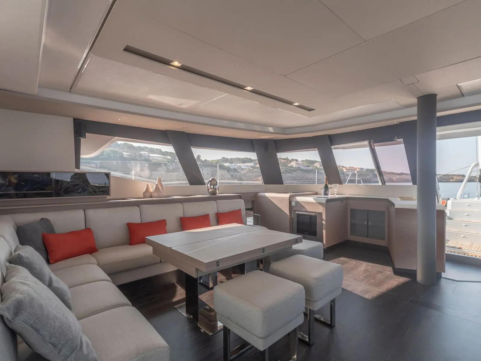 Fountaine Pajot Samana 59 – A warm interior Fountaine Pajot Samana 59 – A warm interior