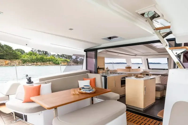 Fountaine Pajot FP 41 – Un cockpit, vrai espace de vie 3 Fountaine Pajot FP 41 – Un cockpit, vrai espace de vie 3