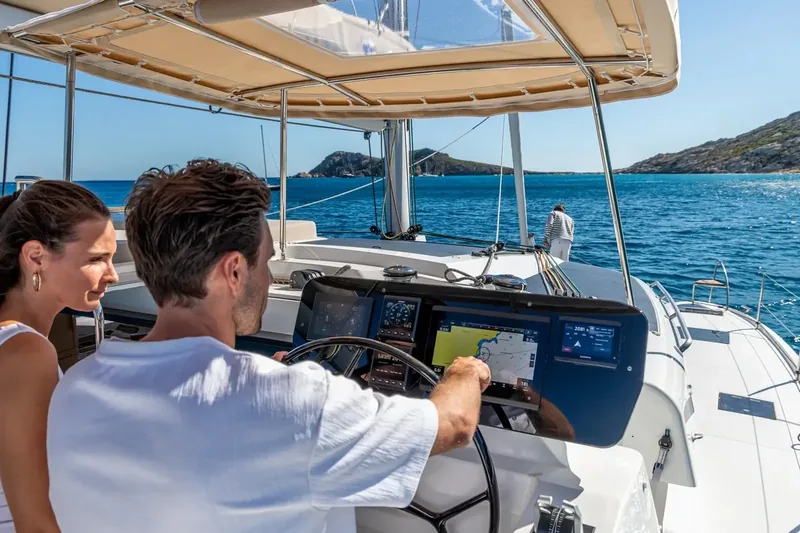 Fountaine Pajot FP 44 – Performance et plaisir de barre 3 Fountaine Pajot FP 44 – Performance et plaisir de barre 3
