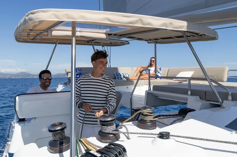Fountaine Pajot FP 44 – Performance et plaisir de barre 1 Fountaine Pajot FP 44 – Performance et plaisir de barre 1