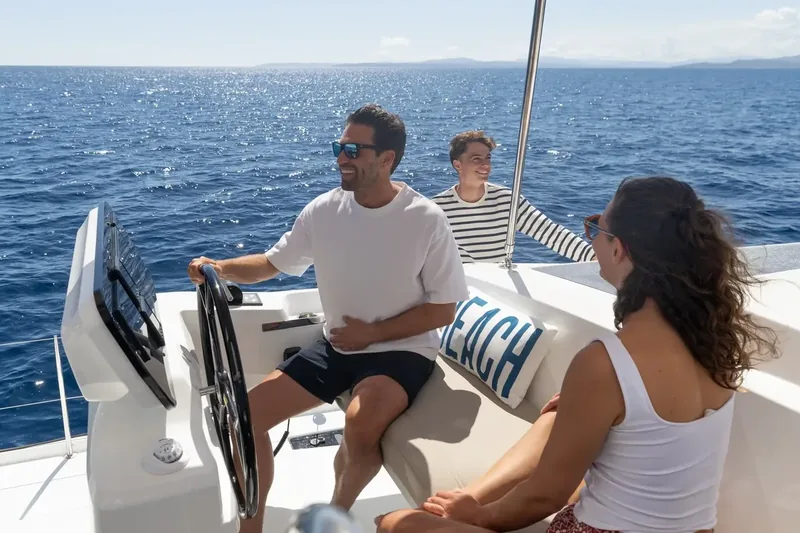 Fountaine Pajot FP 44 – Performance et plaisir de barre 2 Fountaine Pajot FP 44 – Performance et plaisir de barre 2