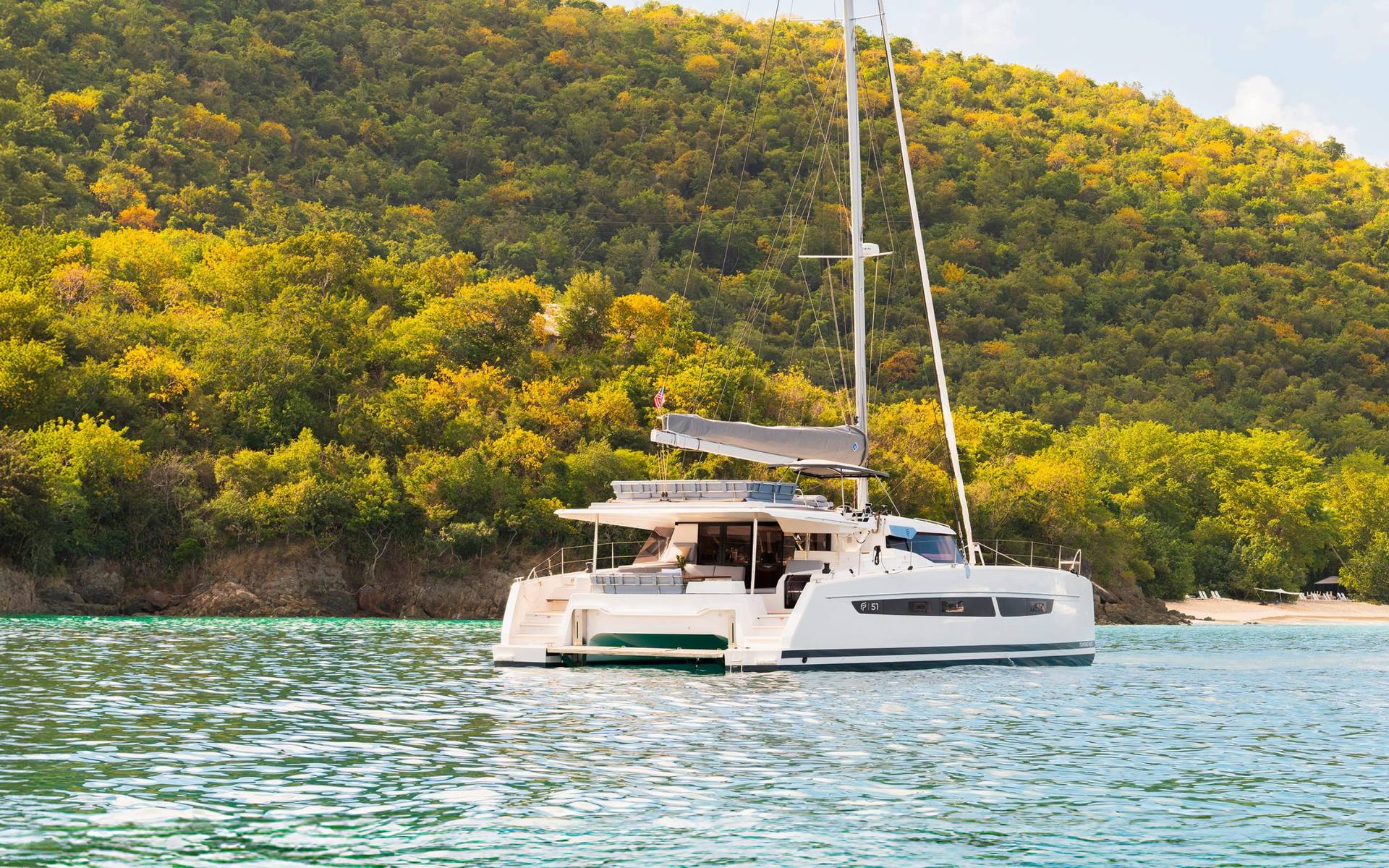 Fountaine Pajot FP 51 – vue extérieure du catamaran neuf aux Antilles Fountaine Pajot FP 51 – vue extérieure du catamaran neuf aux Antilles