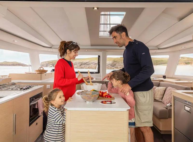 Fountaine Pajot FP 41 – photo 17 du catamaran neuf aux Antilles